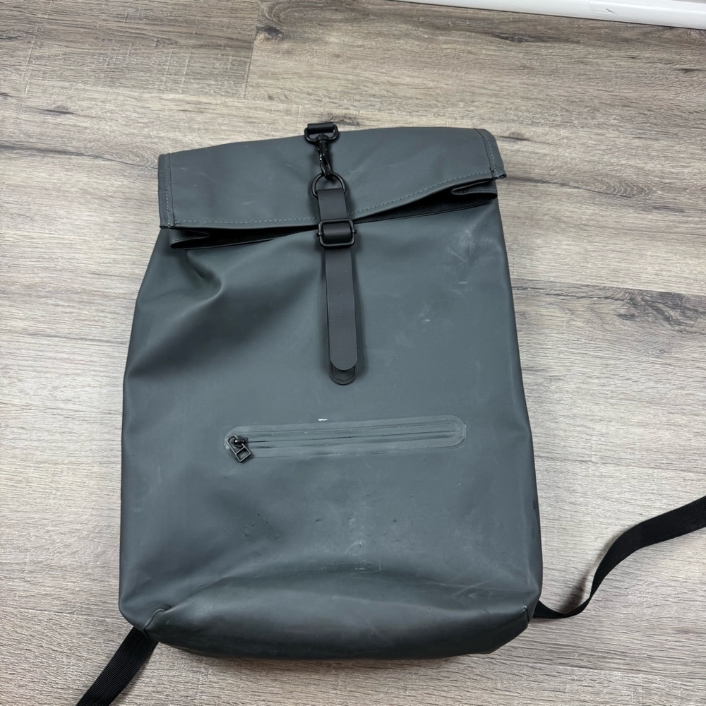 Rains Rolltop Rucksack Backpack Gray Men’s Travel Work Commuter Bag Waterproof